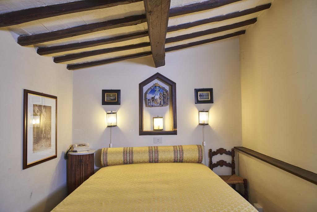 Residenza D'Epoca Eremo Delle Grazie Hotell Monteluco Rum bild