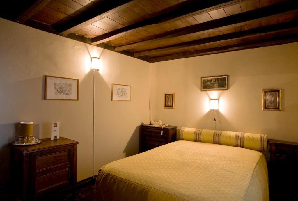 Residenza D'Epoca Eremo Delle Grazie Hotell Monteluco Rum bild